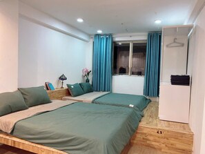 Family Room | Desk, free WiFi - Papaya Hotel & Café 2 (Ho Chi Minh City)