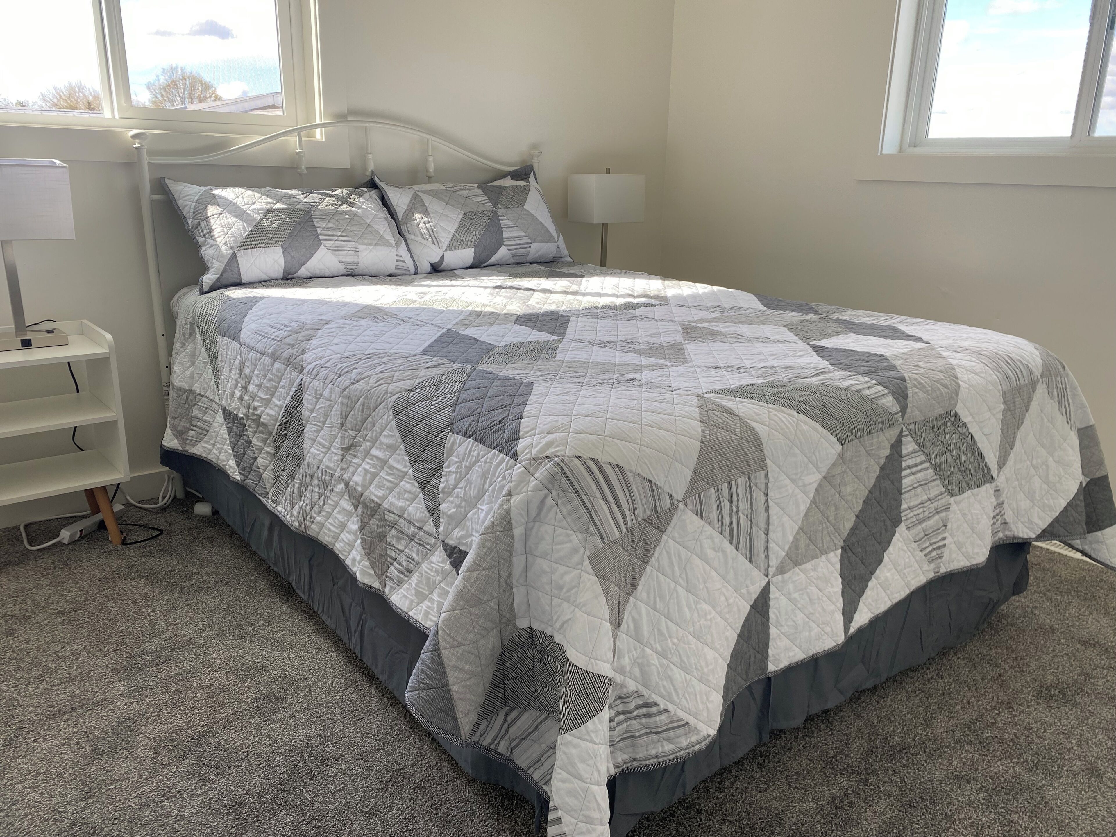 2 bedrooms, desk, iron/ironing board, WiFi