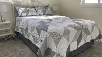 2 bedrooms, desk, iron/ironing board, WiFi