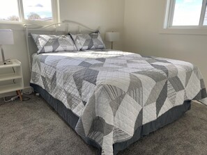 2 habitaciones, escritorio, tabla de planchar con plancha y wifi 