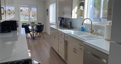 Charming 2-bedroom house with WiFi and AC in Lewiston Orchards