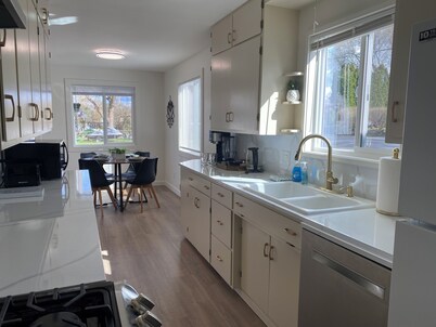 Charming 2-bedroom house with WiFi and AC in Lewiston Orchards