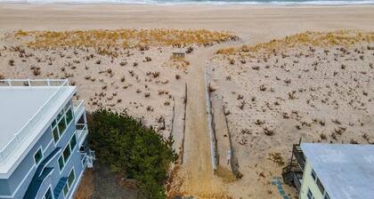 Spacious 7-bedroom house in charming Spray Beach with WiFi, AC. Oceanside