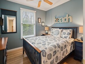 7 bedrooms, iron/ironing board, free WiFi, bed sheets - Spacious 7-bedroom house in charming Spray Beach with WiFi, AC. Oceanside (Long Beach Island)