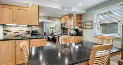 Spacious 7-bedroom house in charming Spray Beach with WiFi, AC. Oceanside