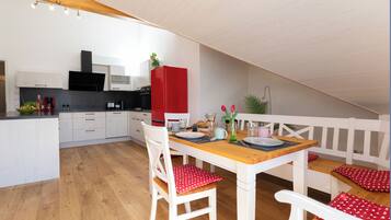 Réfrigérateur, four, plaque de cuisson, lave-vaisselle