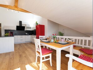 Fridge, oven, stovetop, dishwasher