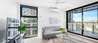 Modern St Kilda 2BR private parking & tram access