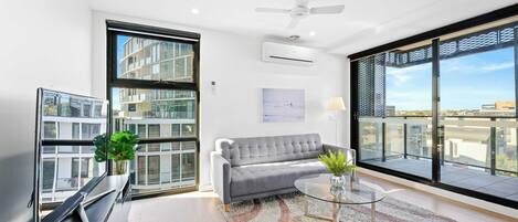 テレビ、書斎 / ワークスペース