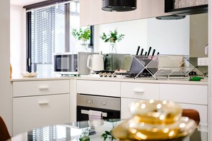 Fridge, microwave, oven, stovetop