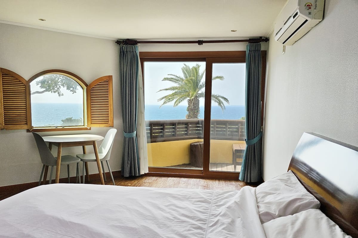 15PY Ocean Couple Room