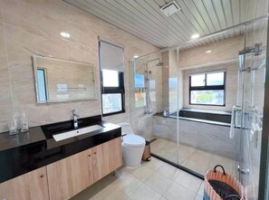 Comfort Double Room, Balcony | Bathroom | Hair dryer, slippers, towels, shampoo - Aqua rooftop (Wujie)