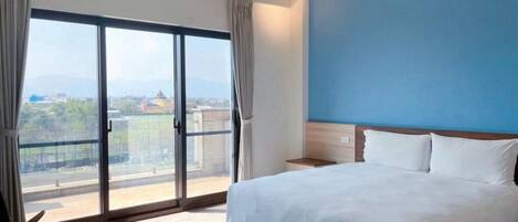 Chambre Confort double, balcon | Bureau, rideaux dâobscurcissement, accĂšs au Wi-Fi (inclus)