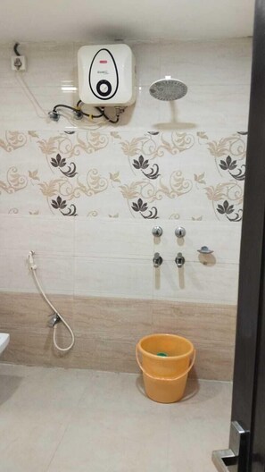 Shower, free toiletries, soap, shampoo