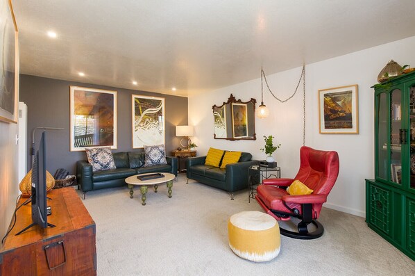 A living room with a sofa, armchair, coffee table, and a television. - The Abode at 124°West -Ultra Comfortable and Stylish Arcata Retreat (Arcata)