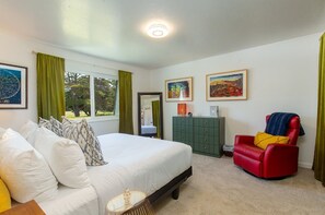 2 bedrooms, free WiFi, bed sheets - The Abode at 124°West -Ultra Comfortable and Stylish Arcata Retreat (Arcata)