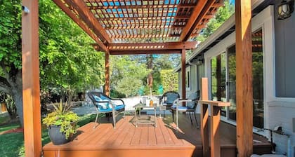 Spacious 5-bedroom house in delightful Danville with WiFi, AC