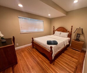 5 Schlafzimmer, Bügeleisen/Bügelbrett, WLAN