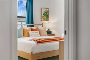 3 Schlafzimmer, Schreibtisch, Bügeleisen/Bügelbrett, Reisekinderbett
