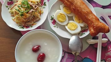 Daily local cuisine breakfast (CNY 10 per person)