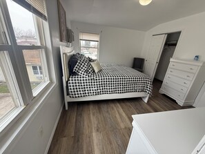 3 bedrooms, iron/ironing board, WiFi, bed sheets