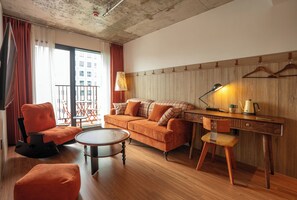 โต๊ะทำ  งาน, พื้นที่ทำงานแบบใช้แล็ปท็อป, Wi-Fi ฟรี