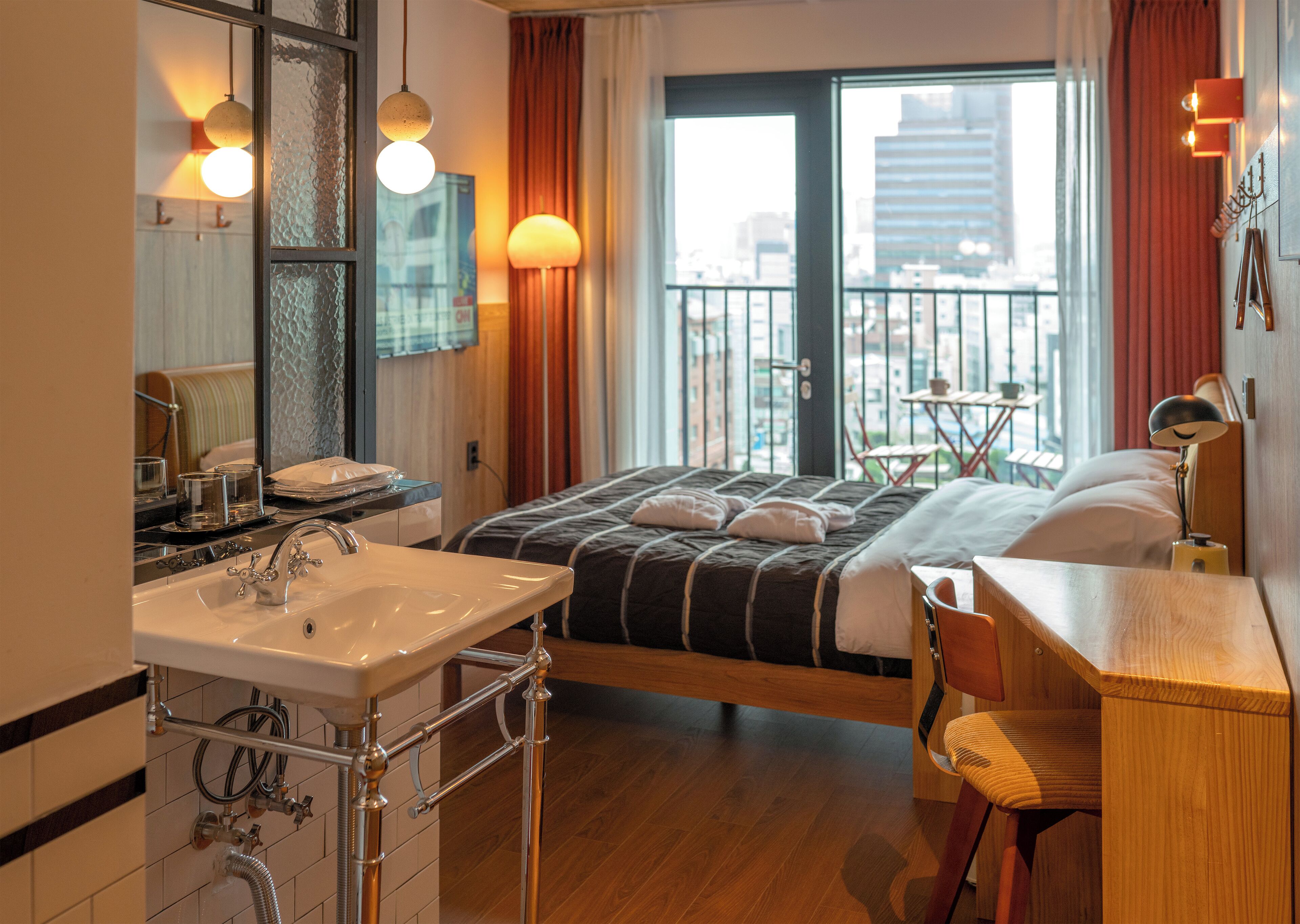 Desk, laptop workspace, free WiFi