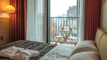 Deluxe with Balcony | 1 yatak odası, masa, dizüstü bilgisayar çalışma alanı