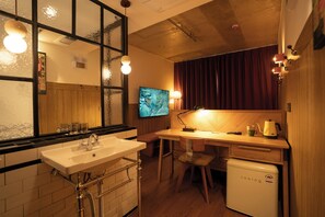 1 bedroom, desk, laptop workspace, free WiFi