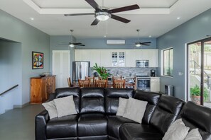 Smart TV - This Villa is perfect for those seeking an unforgettable vacation experience. (San Juan de Oriente)