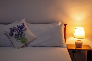 Double or Twin Room | Desk - Dover Cottage (Nuwara Eliya)