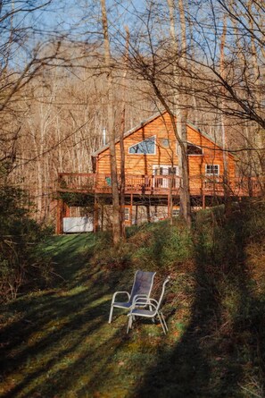 Exterior - COZY Cabin with Hot Tub - Near all in Hocking Hills (Logan)