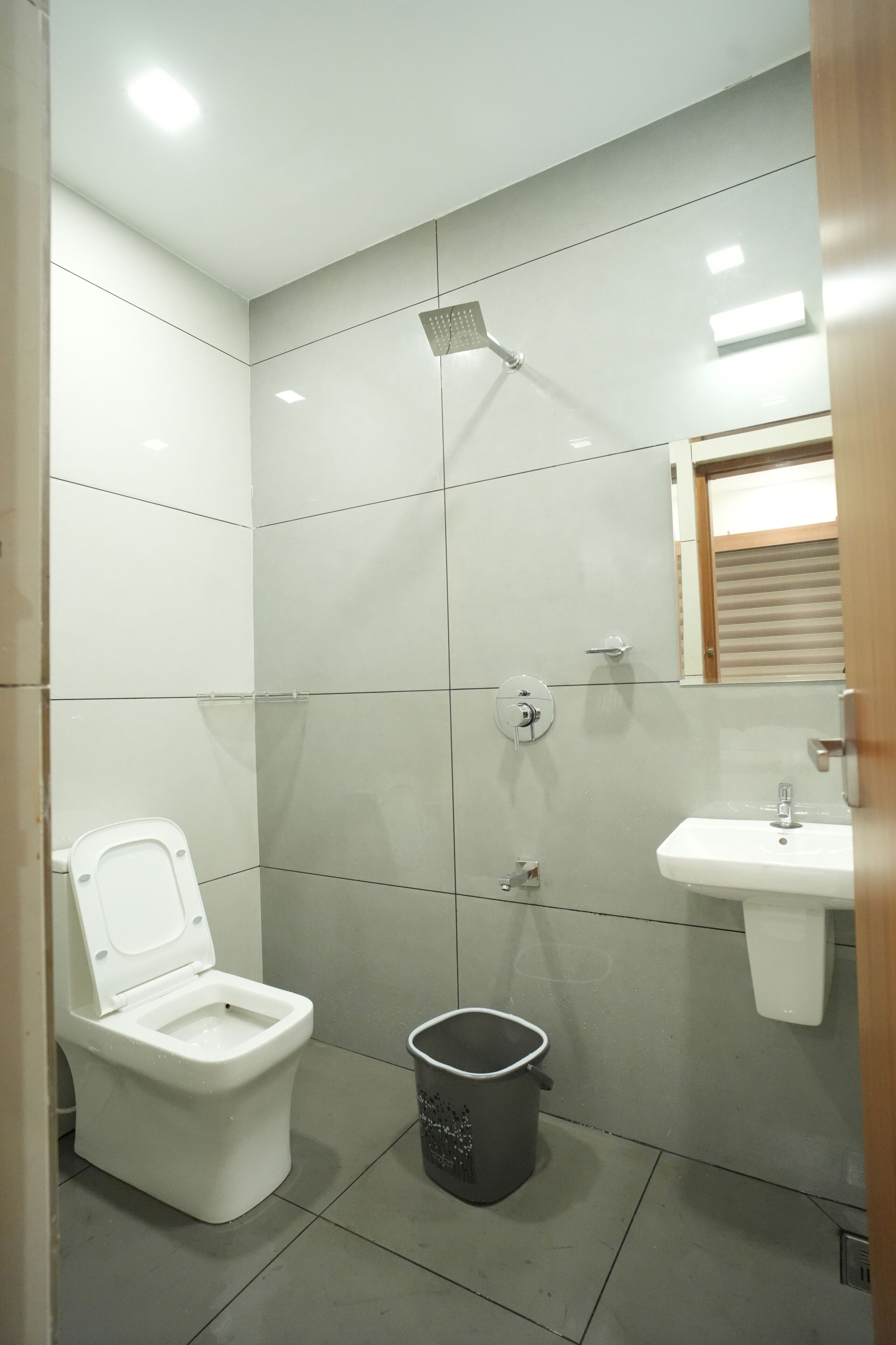 Ducha, bidet, toallas, jabón