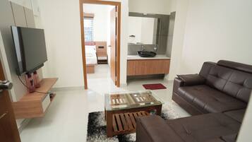 Deluxe Room | Living area | TV