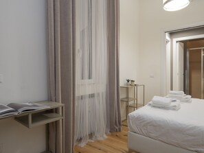 1 habitación, tabla de planchar con plancha, wifi gratis y ropa de cama 