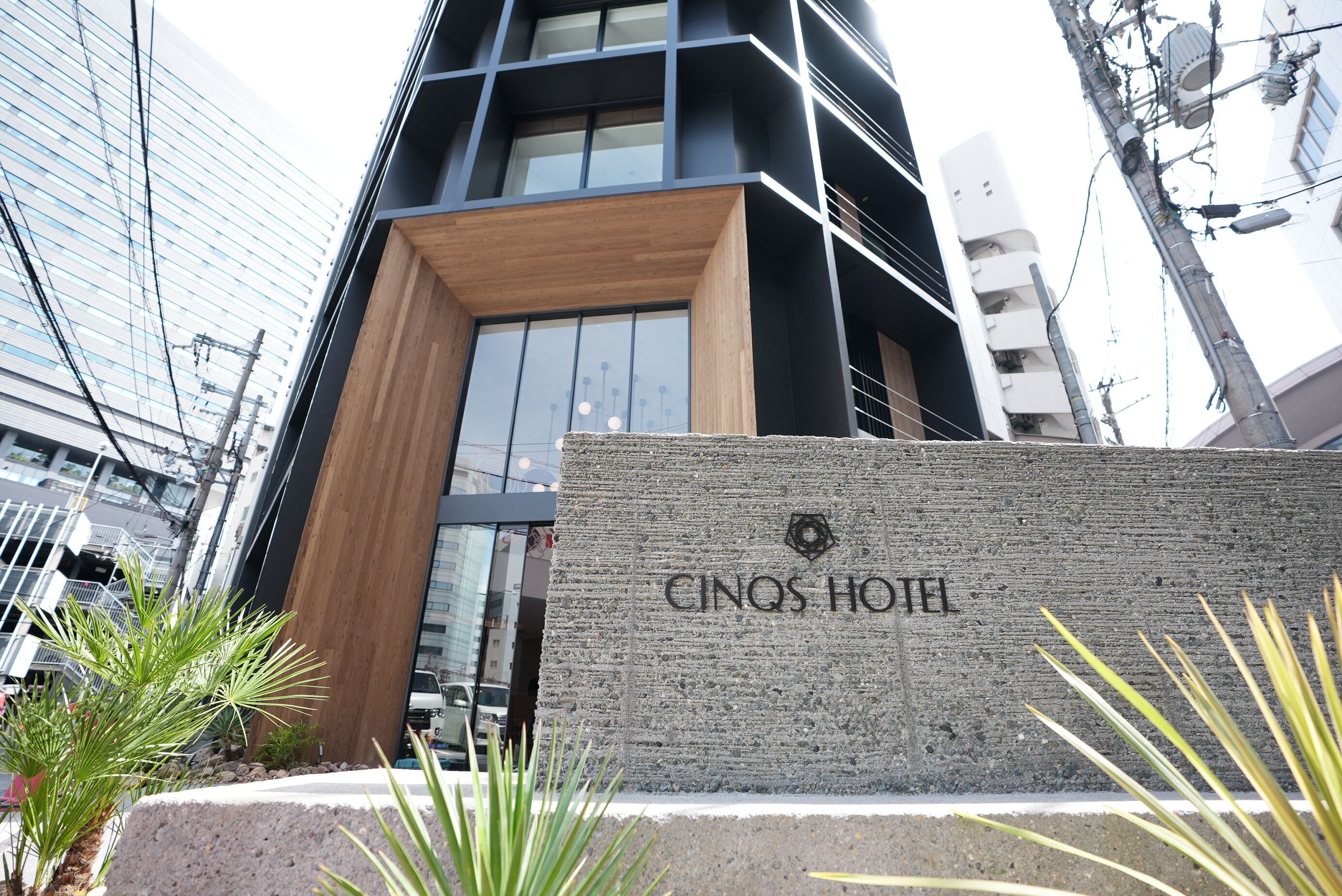 Photo - CINQS Hotel