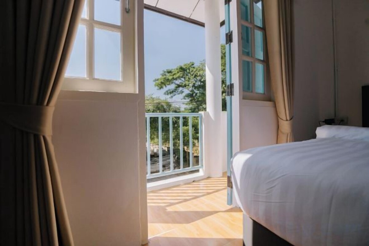Minibar, desk, bed sheets