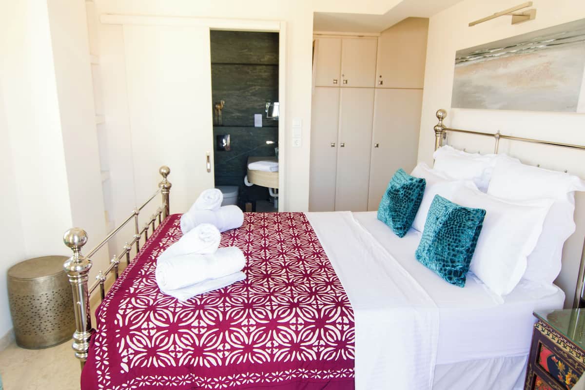In-room safe, free cribs/infant beds, free WiFi, bed sheets