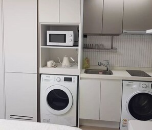 シグネチャー ダブルルーム 禁煙 オーシャンビュー | 専用キッチン | 大型冷蔵庫、電子レンジ、冷凍庫