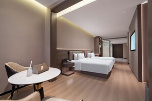 Superior Twin Room | Laptop workspace, blackout drapes, free WiFi - World Hotel Hualian Shoppin Plaza branch (Kaifeng)