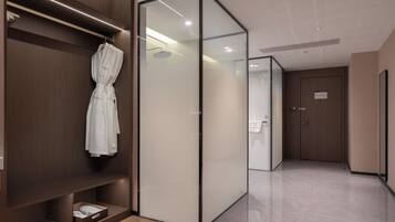 Superior Twin Room | Laptop workspace, blackout drapes, free WiFi