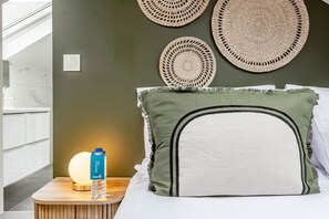1 chambre, fer et planche à repasser, lit de bébé portatif, Wi-Fi