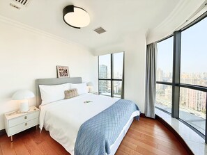 Premium bedding, down duvets, blackout curtains, soundproofing - Tyms 3BR 2BA Apt Gubei High View Line10 (Shanghai)