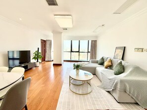Luxury-Apartment, 3 Schlafzimmer, Nichtraucher, Stadtblick | Wohnbereich
