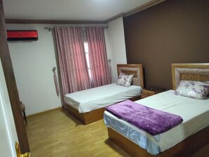 2 chambres, fer et planche à repasser, Wi-Fi, draps fournis