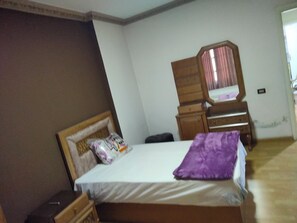 2 habitaciones, tabla de planchar con plancha, wifi y ropa de cama 