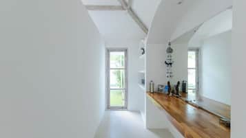 3 bedrooms, iron/ironing board, free WiFi