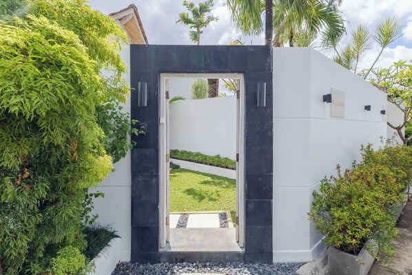 Exterior - Villa Cocodrilos 1 by Pertama Management (Seminyak)