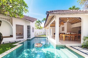 Outdoor pool - Villa Cocodrilos 1 by Pertama Management (Seminyak)