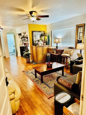 Smart TV - Charming house with WiFi and AC in wonderful Santa Ana (Santa Ana)